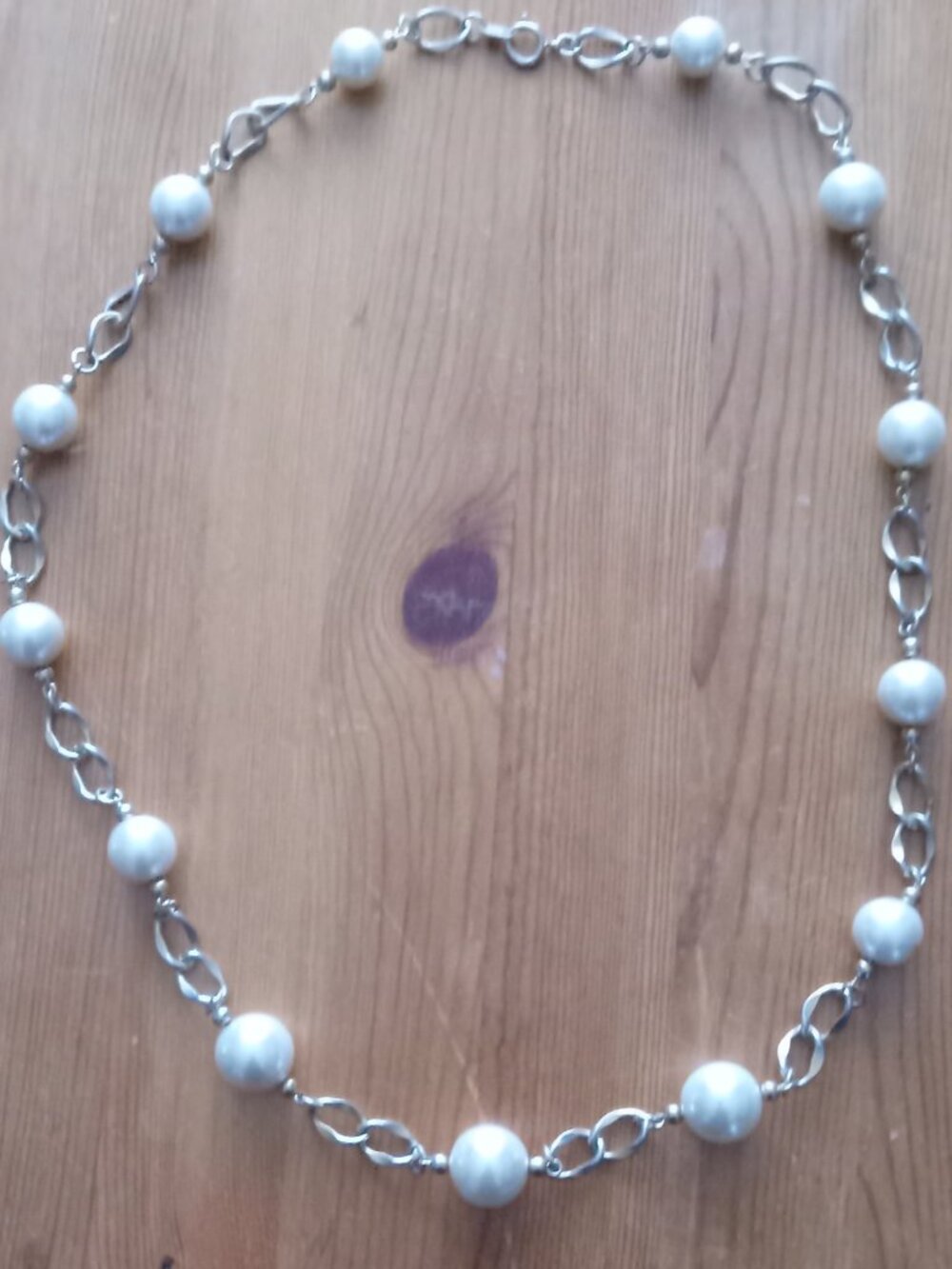 Ladies vintage faux pearl necklace in great condition